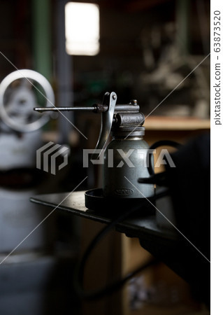 Lathe and oil leveler 63873520