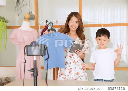 Woman young clothes sale delivery YouTuber shooting Woman young clothes sale delivery YouTuber shooting 63874110