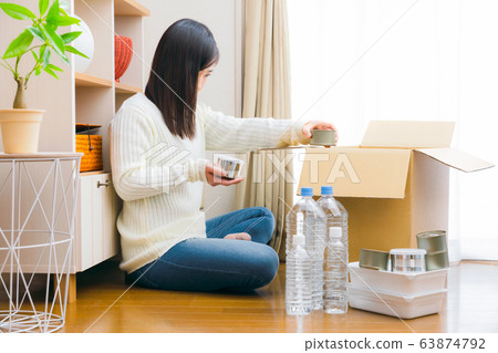 儲存罐頭緊急食品飲用水復制空間 63874792