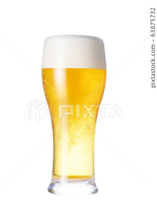 生啤酒倒入杯子 生啤酒倒入杯子 63875732