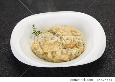 Risotto with pear and gorgonzola 63876554