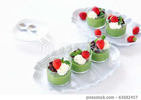 Green tea pudding 63882457