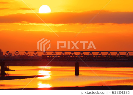 Keio Line passing the morning glow and Tamagawa Bridge 63884385