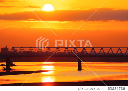 Keio Line passing the morning glow and Tamagawa Bridge 63884786