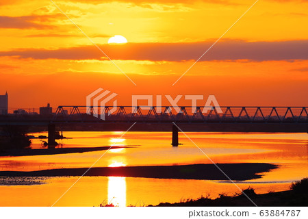 Keio Line passing the morning glow and Tamagawa Bridge 63884787