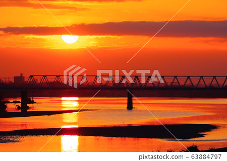 Keio Line passing the morning glow and Tamagawa Bridge 63884797