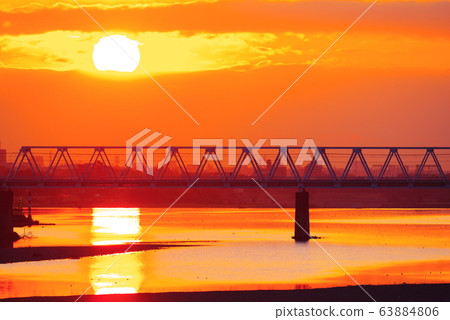Keio Line passing the morning glow and Tamagawa Bridge 63884806
