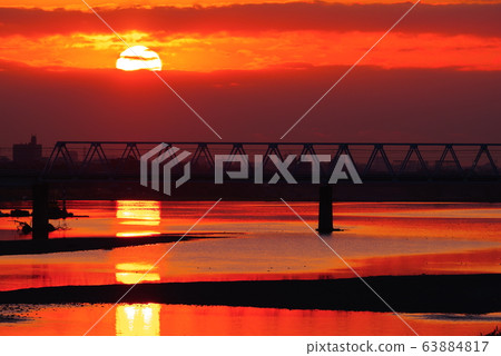 Keio Line passing the morning glow and Tamagawa Bridge 63884817