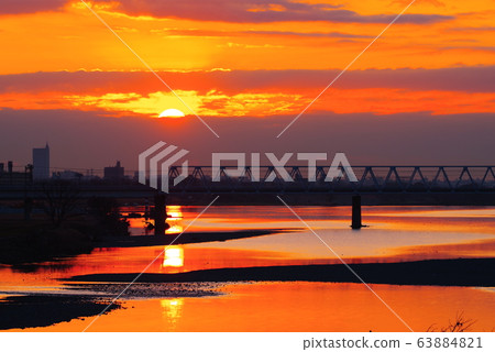 Keio Line passing the morning glow and Tamagawa Bridge 63884821