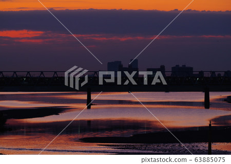 Morning glow and Keio Line Tamagawa Bridge and Tamagawa 63885075