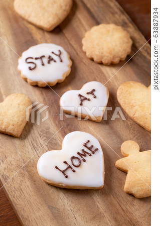 糖霜餅乾寫成STAY AT HOME 糖霜餅乾寫成STAY AT HOME 63887934