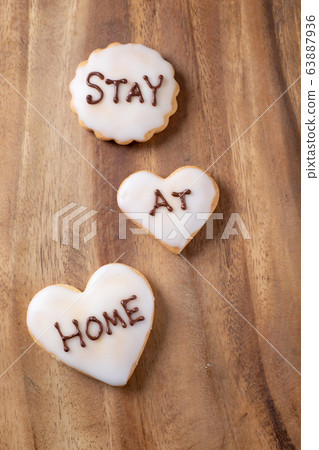 糖霜餅乾寫成STAY AT HOME 糖霜餅乾寫成STAY AT HOME 63887936