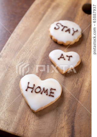 糖霜餅乾寫成STAY AT HOME 糖霜餅乾寫成STAY AT HOME 63887937
