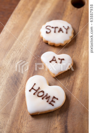 糖霜餅乾寫成STAY AT HOME 糖霜餅乾寫成STAY AT HOME 63887938