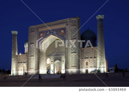 Sher-Dor Madrasah on Square Registan, the inscription above the gate 63893469