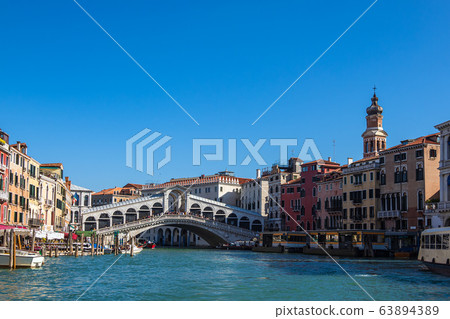 View to the Rialto Bridge in Venice, Italy View to the Rialto Bridge in Venice, Italy 63894389