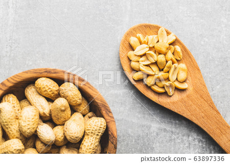 Roasted salted peanuts Roasted salted peanuts 63897336