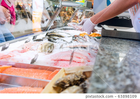 Fish counter in the supermarket 63898109