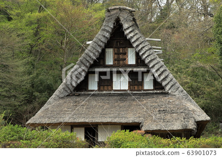 合掌式舊民居茅草屋頂農舍 63901073