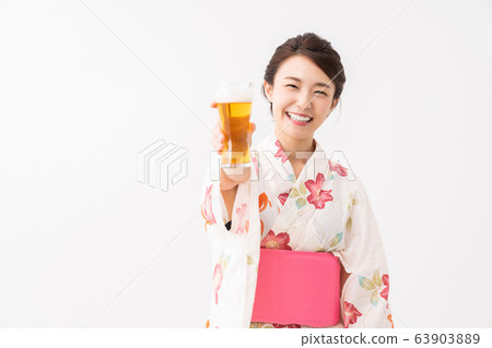 Female beer in a yukata Female beer in a yukata 63903889