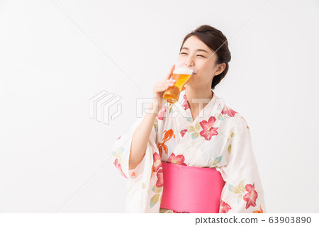 Female beer in a yukata Female beer in a yukata 63903890