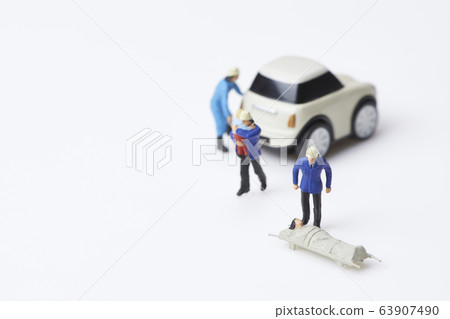 Image of traffic accident / patient / illness / injury / rescue / cost 63907490