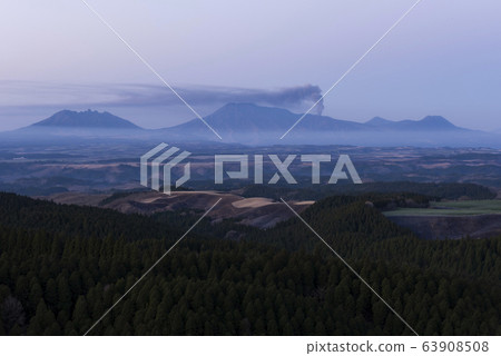 Early morning Mt. Aso 63908508