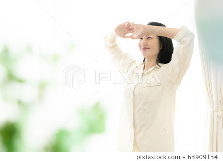 喚醒舒展的女人 喚醒舒展的女人 63909134