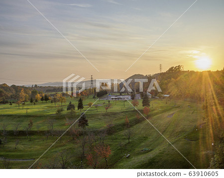 Autumn sunset park golf course with sun 63910605