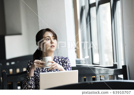 Remote Work Cafe Women 63910707
