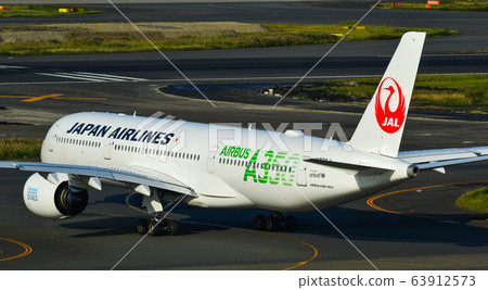 Passenger airplane at Tokyo Hadena Airport Passenger airplane at Tokyo Hadena Airport 63912573
