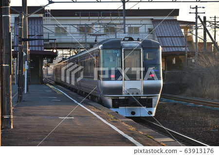 Shooting early morning scenery of limited express lily of the valley arriving and departing from JR Horobetsu Station in Noboribetsu City, Hokkaido in early spring Shooting early morning scenery of limited express lily of the valley arriving and departing from JR Horobetsu Station in Noboribetsu City, Hokkaido in early spring 63913176