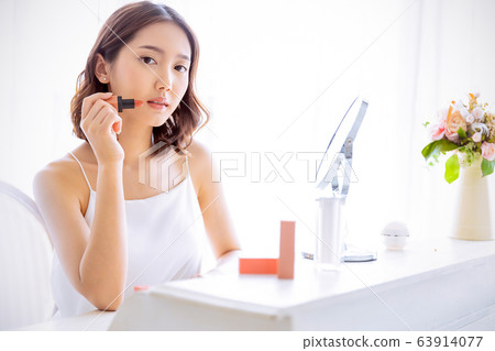 Woman beauty adult beauty makeup beauty transparent lifestyle Woman beauty adult beauty makeup beauty transparent lifestyle 63914077