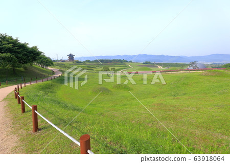 美麗的公園風光與人行道 63918064