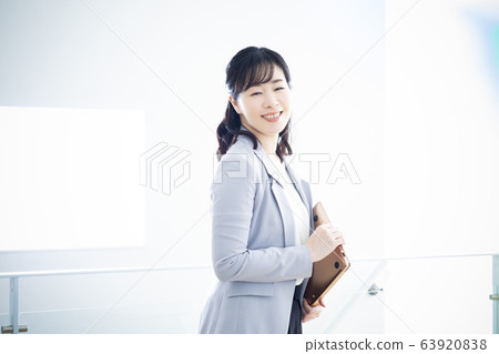 Woman, business, work, ol, laptop Woman, business, work, ol, laptop 63920838