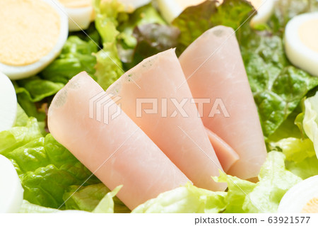 火腿雞蛋蔬菜沙拉,主要是里脊火腿。 火腿雞蛋蔬菜沙拉,主要是里脊火腿。 63921577