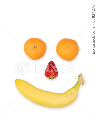水果臉圖像(草莓,香蕉,橘子)/白色背景 水果臉圖像(草莓,香蕉,橘子)/白色背景 63924276
