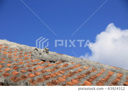 沖繩屋頂和Shiisa 沖繩屋頂和Shiisa 63924312