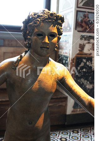 Berlin Museum of Archeology. Xanten Youth Berlin Museum of Archeology. Xanten Youth 63926030