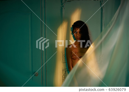 Beautiful nude woman with sexy body in home 63926079