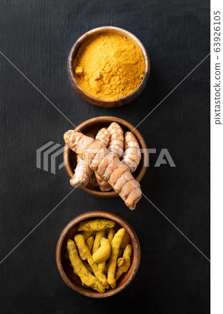 Fresh and dry root turmeric, curcuma powder. 63926105