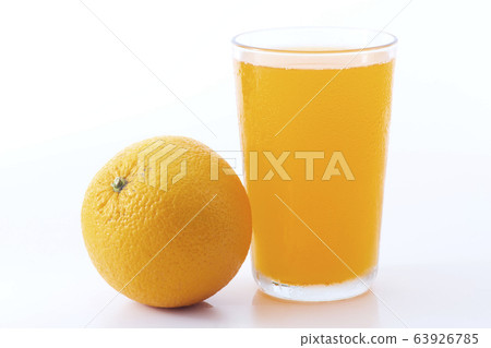 glass of orange juice and orange pieces 63926785