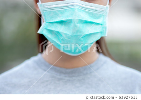 Everyone must wear a respirator before leaving the house Everyone must wear a respirator before leaving the house 63927613