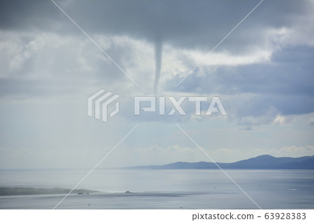 [Okinawa Taketomi Island] Roof cloud 63928383