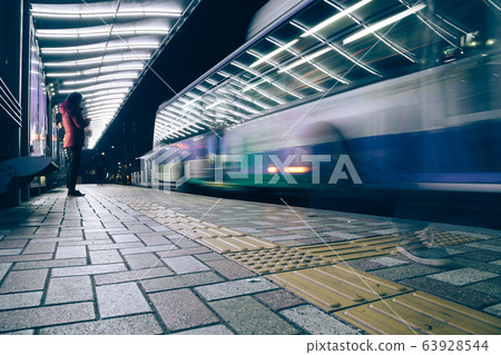 Modern bus stop at Korean night city 63928544