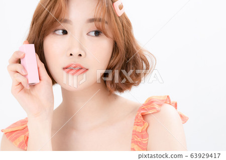 Woman 20s lifestyle 63929417