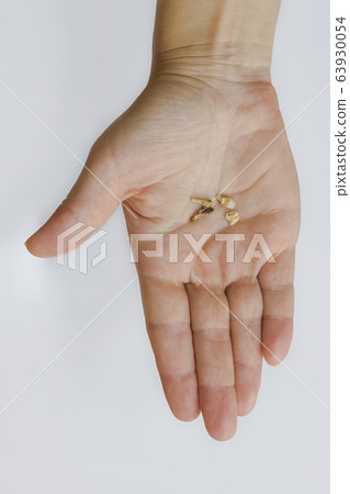 Torn out damaged tooth roots lie on the female Torn out damaged tooth roots lie on the female 63930054