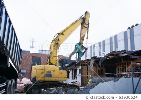 Dismantling work 63930624