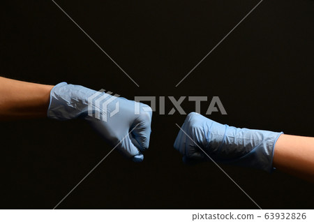 Fist bumps spread fewer germs than handshakes 63932826
