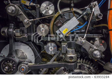 印刷機的驅動齒輪組。精密機械，機械形象 63933284